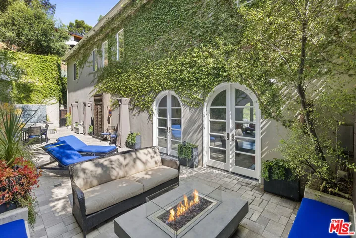 2422 Cazaux Place, Los Angeles, California 90068