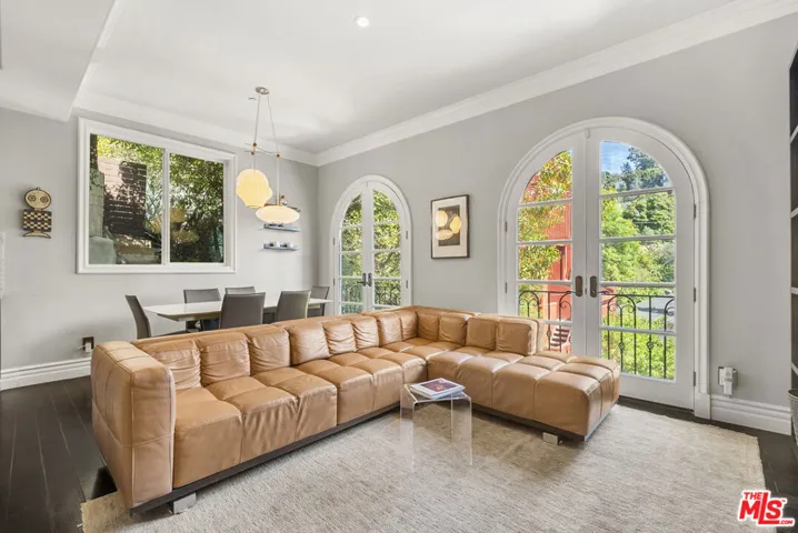 2422 Cazaux Place, Los Angeles, California 90068