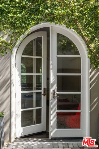 2422 Cazaux Place, Los Angeles, California 90068