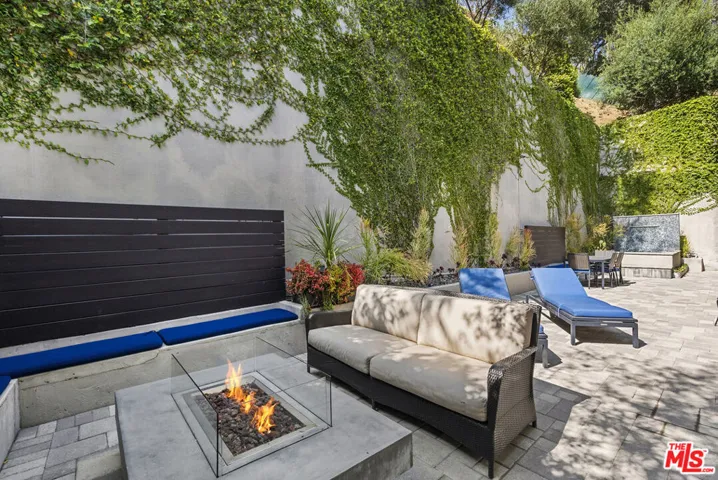 2422 Cazaux Place, Los Angeles, California 90068