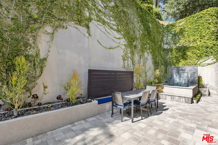 2422 Cazaux Place, Los Angeles, California 90068