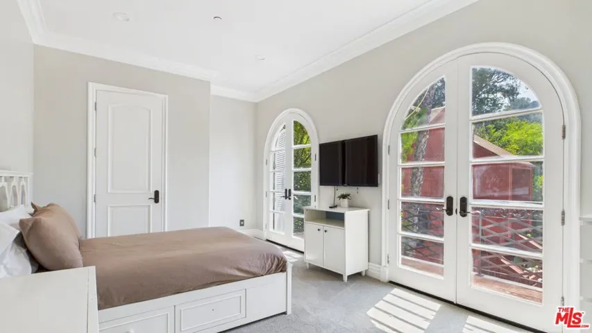 2422 Cazaux Place, Los Angeles, California 90068