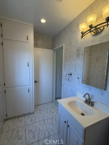 1717 N Berendo, Los Angeles, California 90027