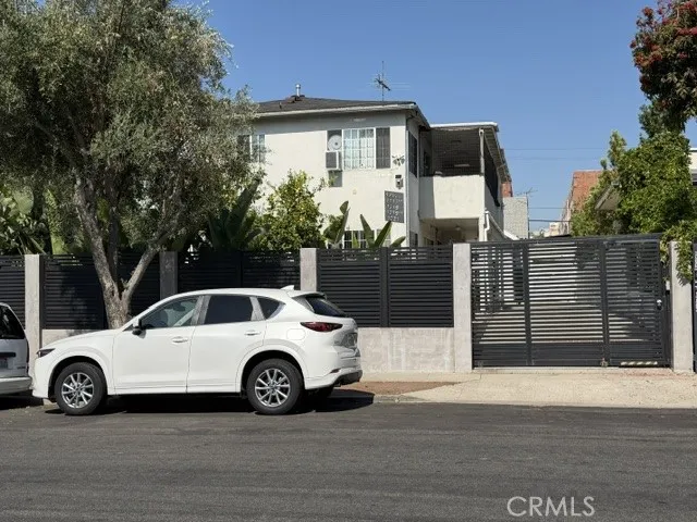 1717 N Berendo, Los Angeles, California 90027