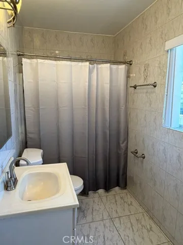 1717 N Berendo, Los Angeles, California 90027