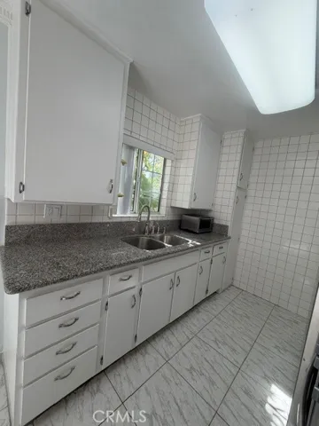 1717 N Berendo, Los Angeles, California 90027