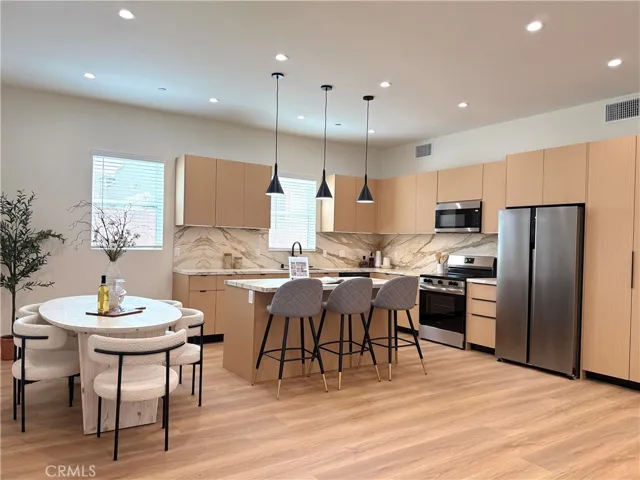 Kitchen & Dining room