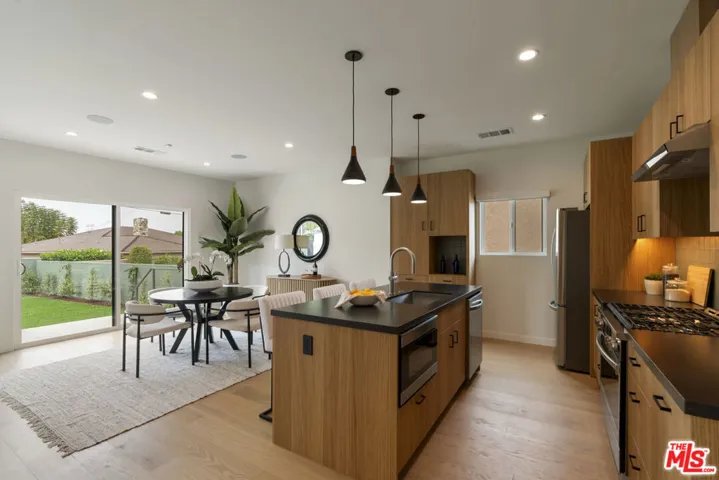 3815 S Cochran Avenue, Los Angeles, California 90008