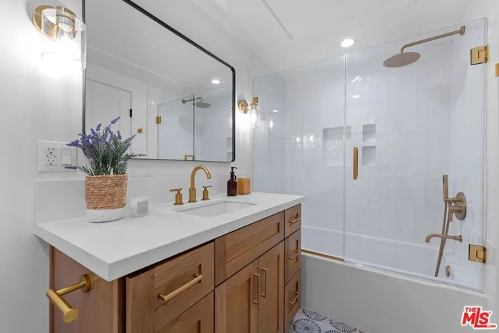 5443 Blackwelder Street, Los Angeles, California 90016