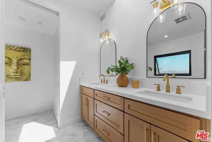 5443 Blackwelder Street, Los Angeles, California 90016