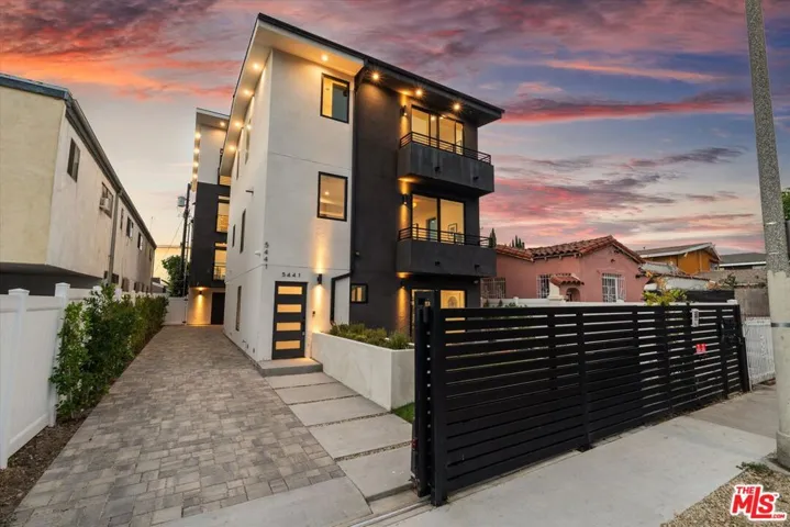 5443 Blackwelder Street, Los Angeles, California 90016