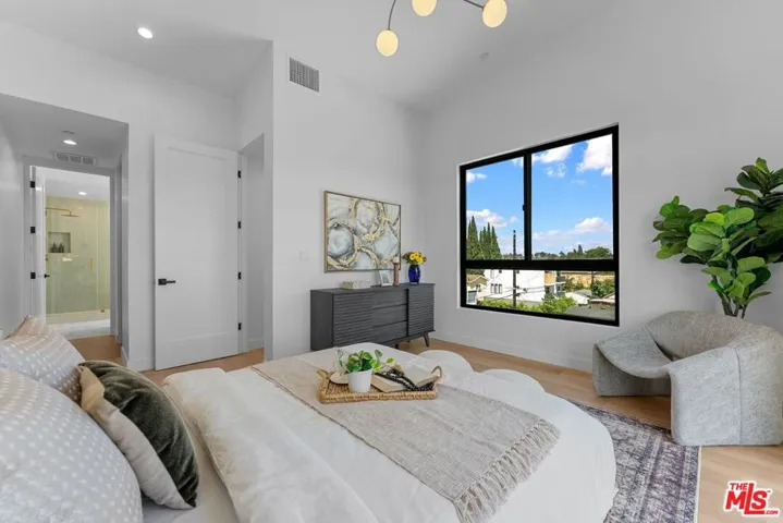 5443 Blackwelder Street, Los Angeles, California 90016