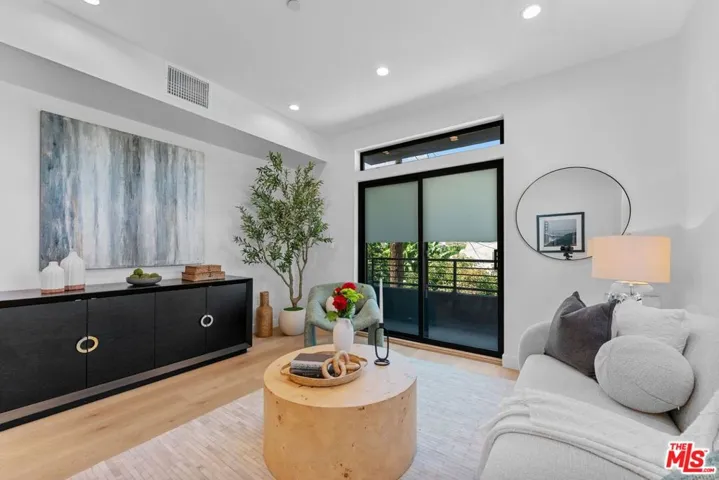 5443 Blackwelder Street, Los Angeles, California 90016