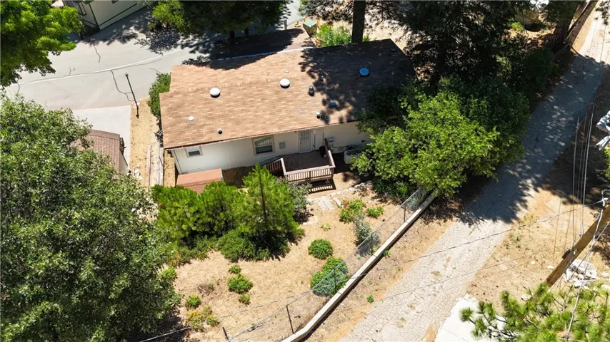 22899 Byron 16, Crestline, California 92325