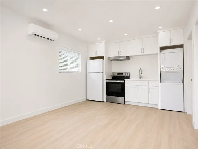 7649 Paso Robles, Lake Balboa, California 91406
