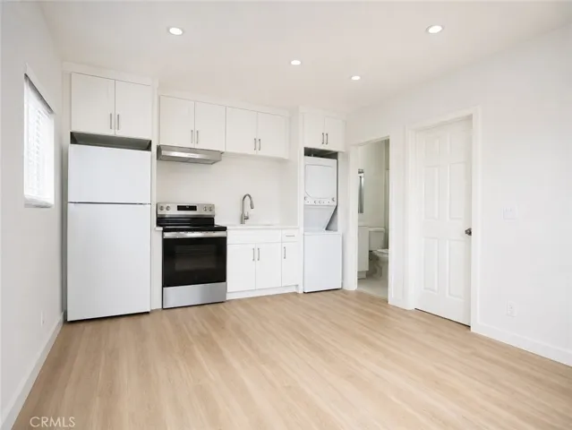 7649 Paso Robles, Lake Balboa, California 91406