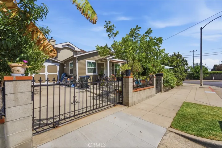 1164 Mentone, Pasadena, California 91103