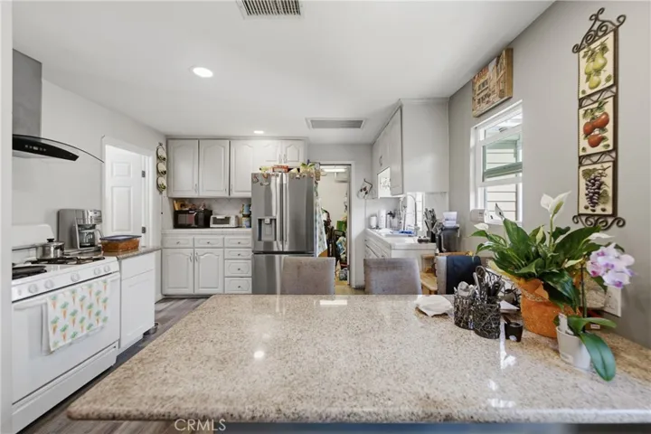 1164 Mentone, Pasadena, California 91103