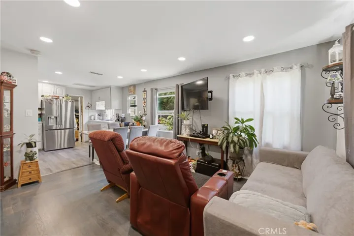 1164 Mentone, Pasadena, California 91103