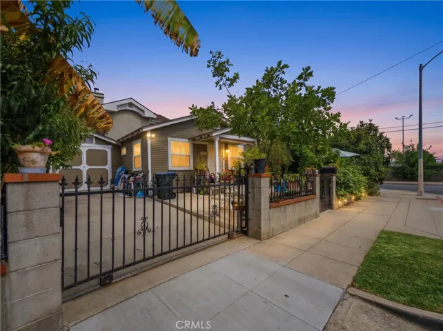 1164 Mentone, Pasadena, California 91103