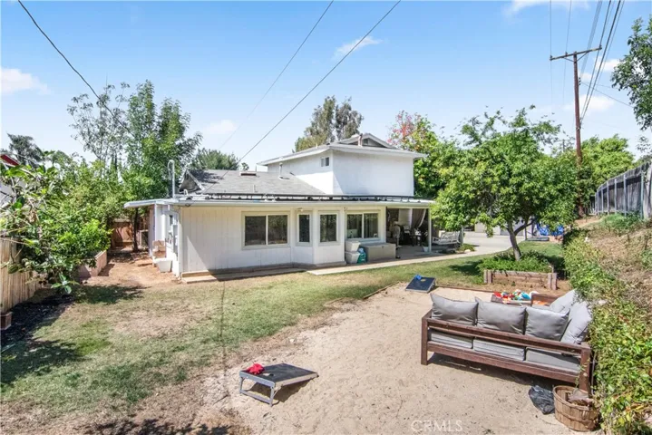 742 Sherwood, Redlands, California 92373