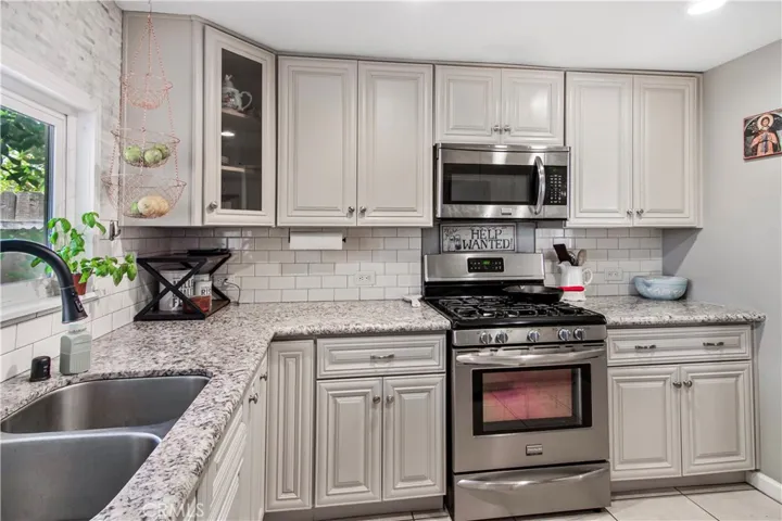 742 Sherwood, Redlands, California 92373