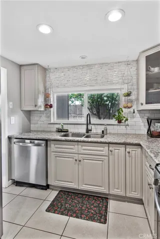 742 Sherwood, Redlands, California 92373