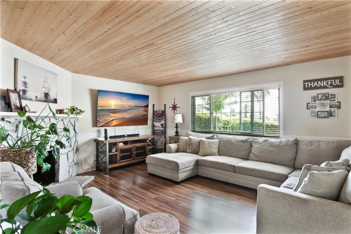 742 Sherwood, Redlands, California 92373