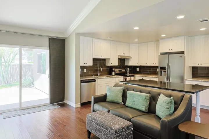 5390 Huaracha Court, Tierrasanta, California 92124