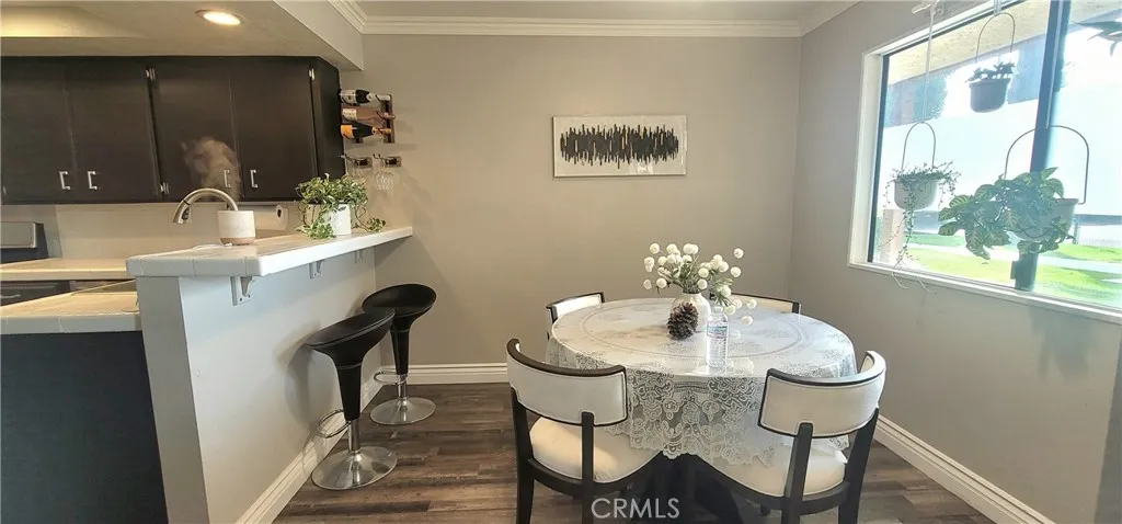 Dinning and Breakfast bar