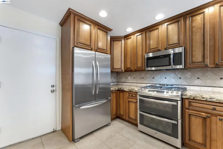 Kitchen w/SS Appliances