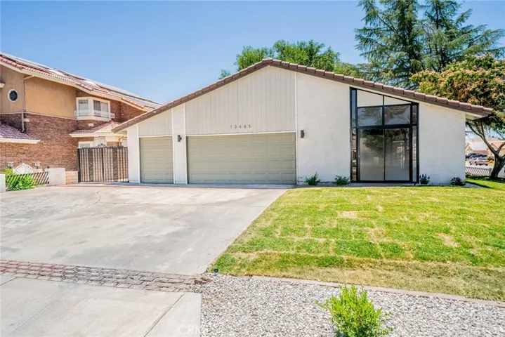13665 Driftwood, Victorville, California 92395