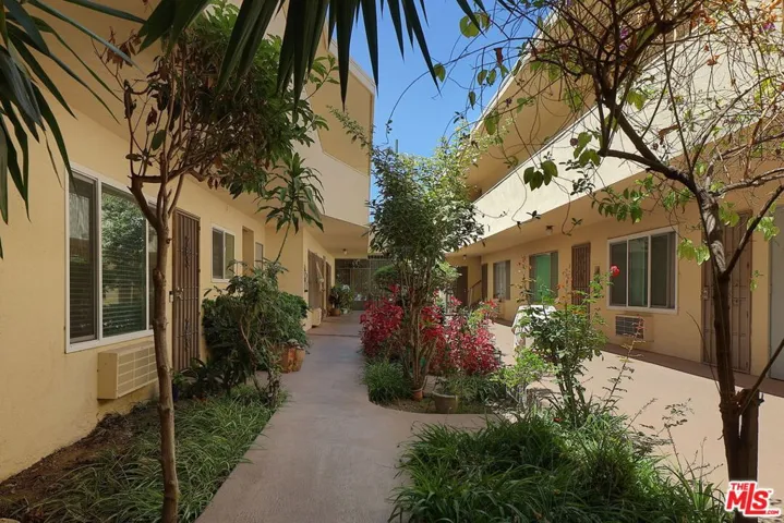 5025 Maplewood Avenue 14, Los Angeles, California 90004