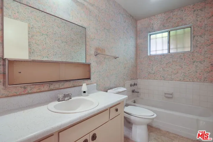 5025 Maplewood Avenue 14, Los Angeles, California 90004
