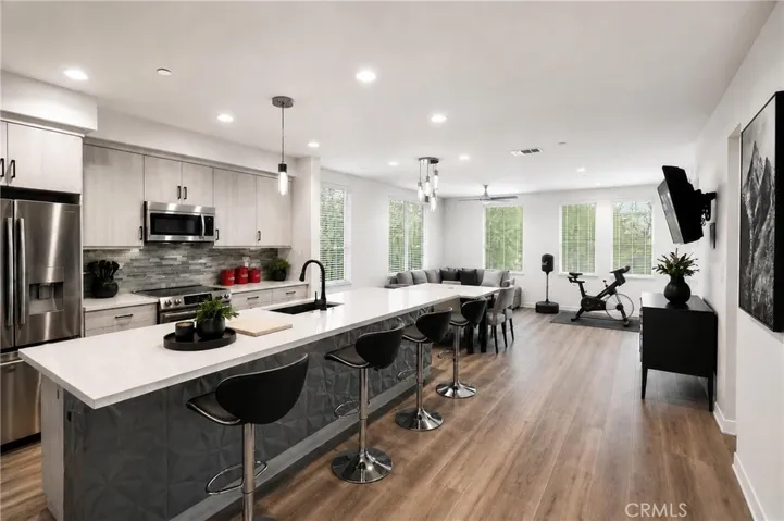 105 Galaxie, Covina, California 91723