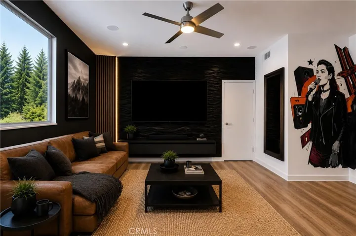 105 Galaxie, Covina, California 91723