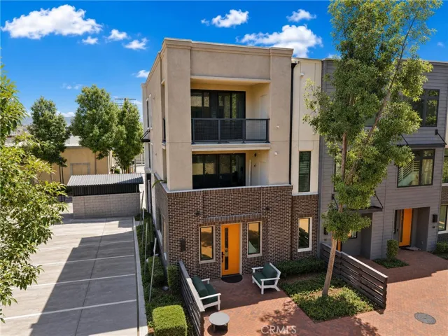 105 Galaxie, Covina, California 91723