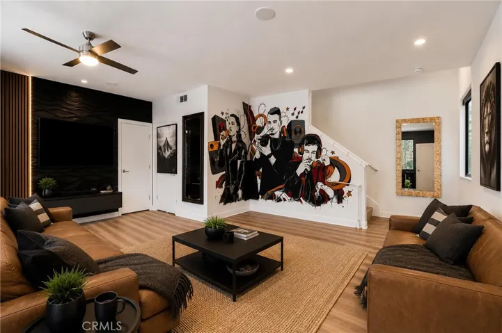 105 Galaxie, Covina, California 91723