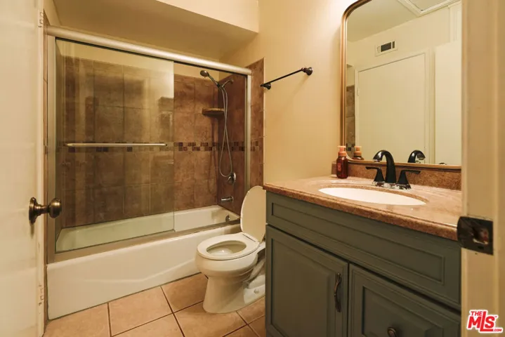 25595 Pine Creek Lane, Wilmington, California 90744