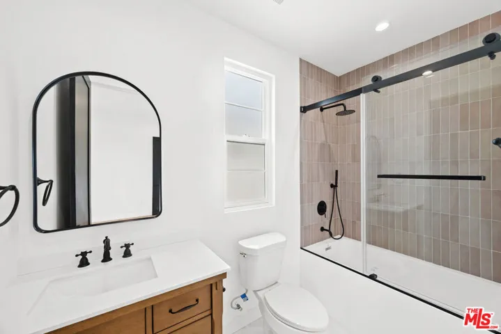 2324 S Dunsmuir Avenue, Los Angeles, California 90016