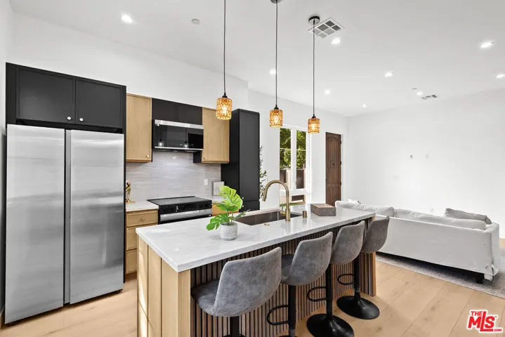 2324 S Dunsmuir Avenue, Los Angeles, California 90016