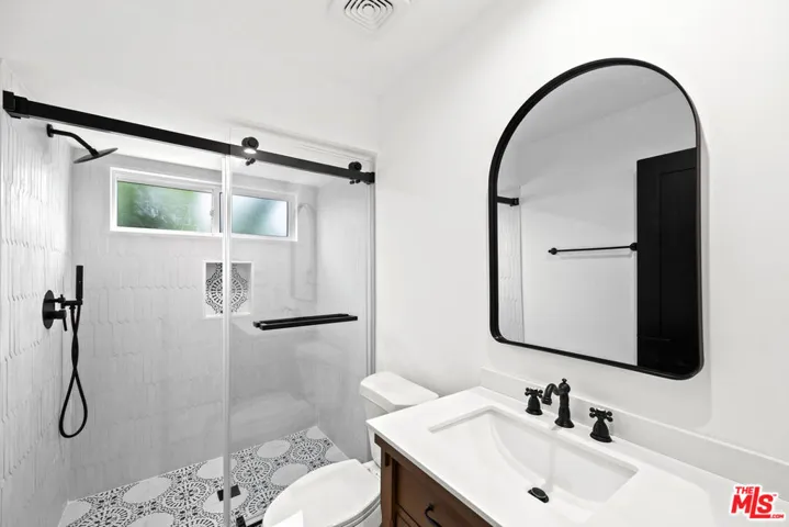 2324 S Dunsmuir Avenue, Los Angeles, California 90016