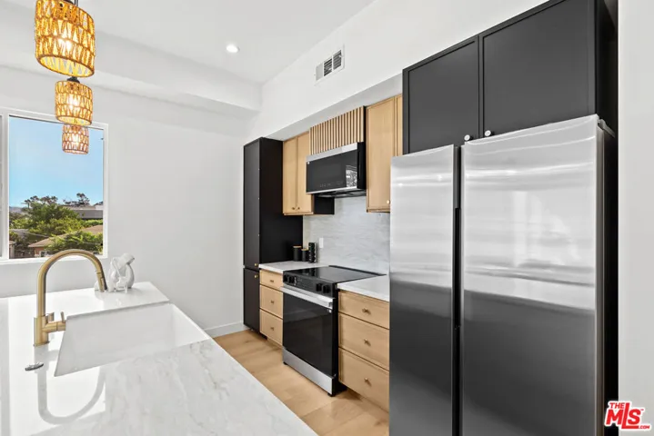 2324 S Dunsmuir Avenue, Los Angeles, California 90016