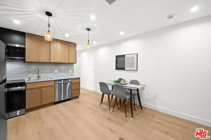 2324 S Dunsmuir Avenue, Los Angeles, California 90016