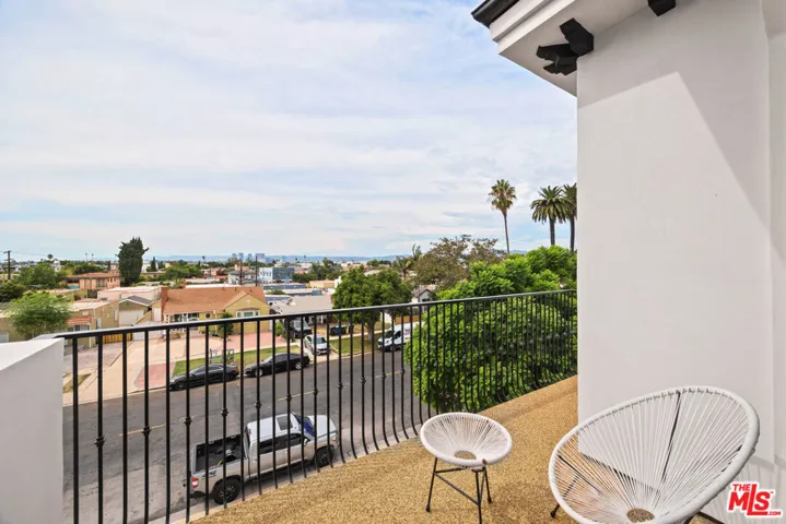 2324 S Dunsmuir Avenue, Los Angeles, California 90016
