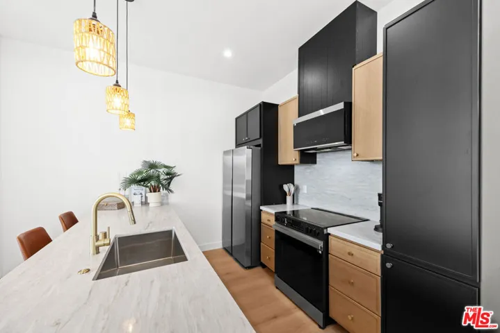 2324 S Dunsmuir Avenue, Los Angeles, California 90016