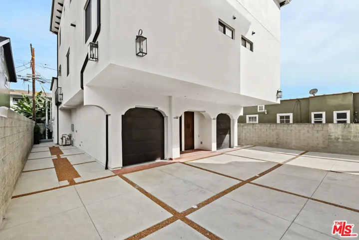 2324 S Dunsmuir Avenue, Los Angeles, California 90016
