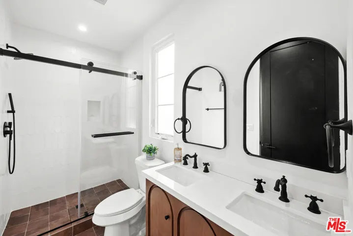 2324 S Dunsmuir Avenue, Los Angeles, California 90016