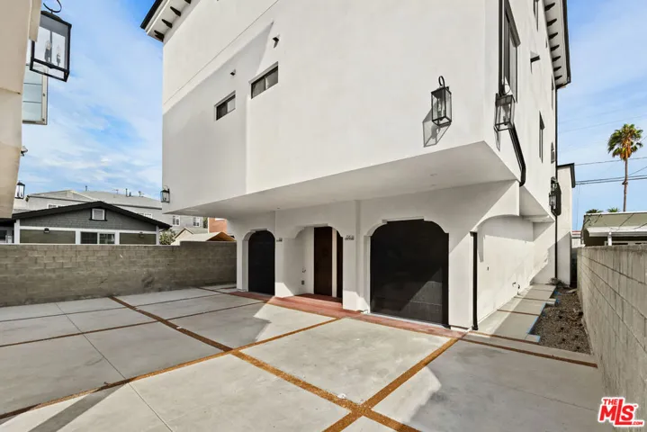2324 S Dunsmuir Avenue, Los Angeles, California 90016