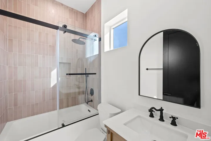 2324 S Dunsmuir Avenue, Los Angeles, California 90016